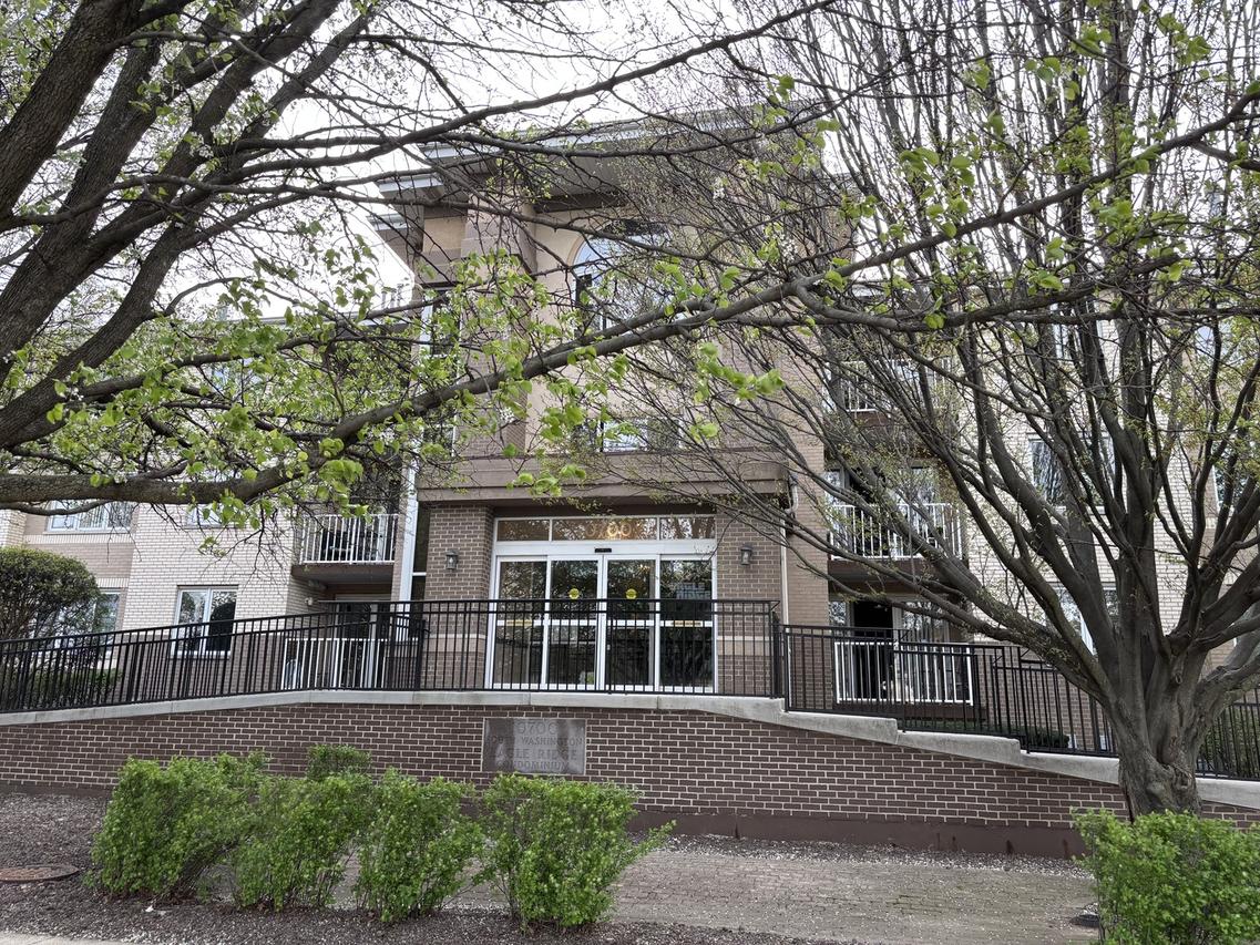 10700 S Washington St. #301, Oak Lawn, IL 60453