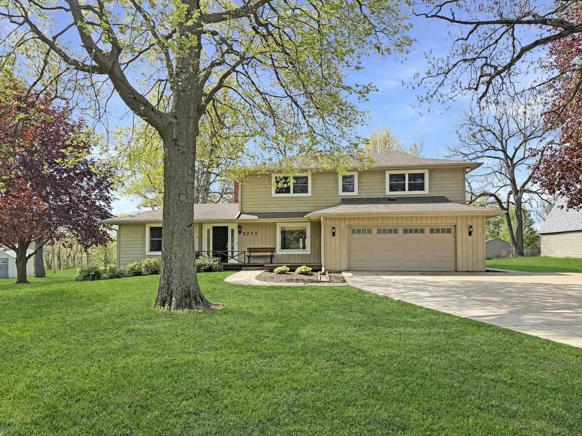 2711 Royal Oaks Dr., Freeport, IL 61032