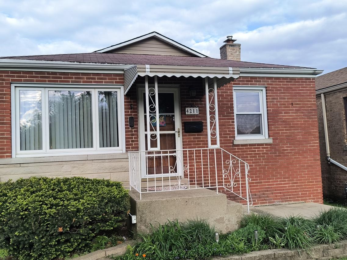 4211 East Ave., Stickney, IL 60402