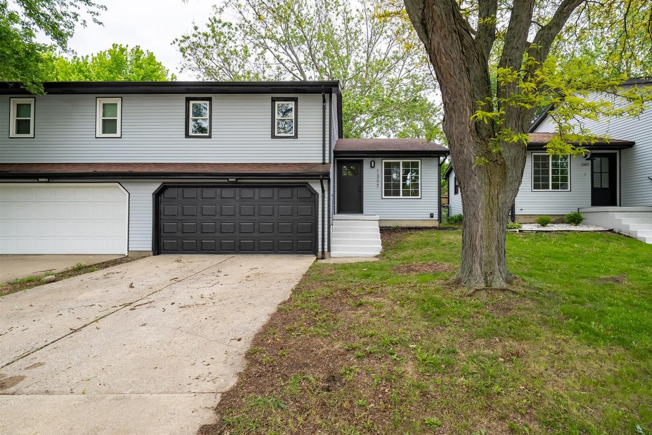 1307 Bancroft Dr., Bloomington, IL 61704