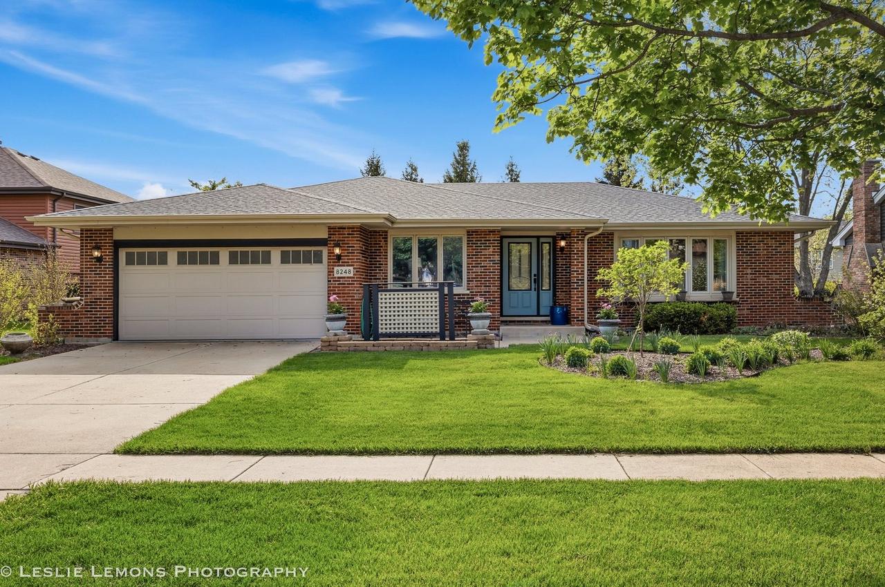 8248 Middlebury Ave., Woodridge, IL 60517