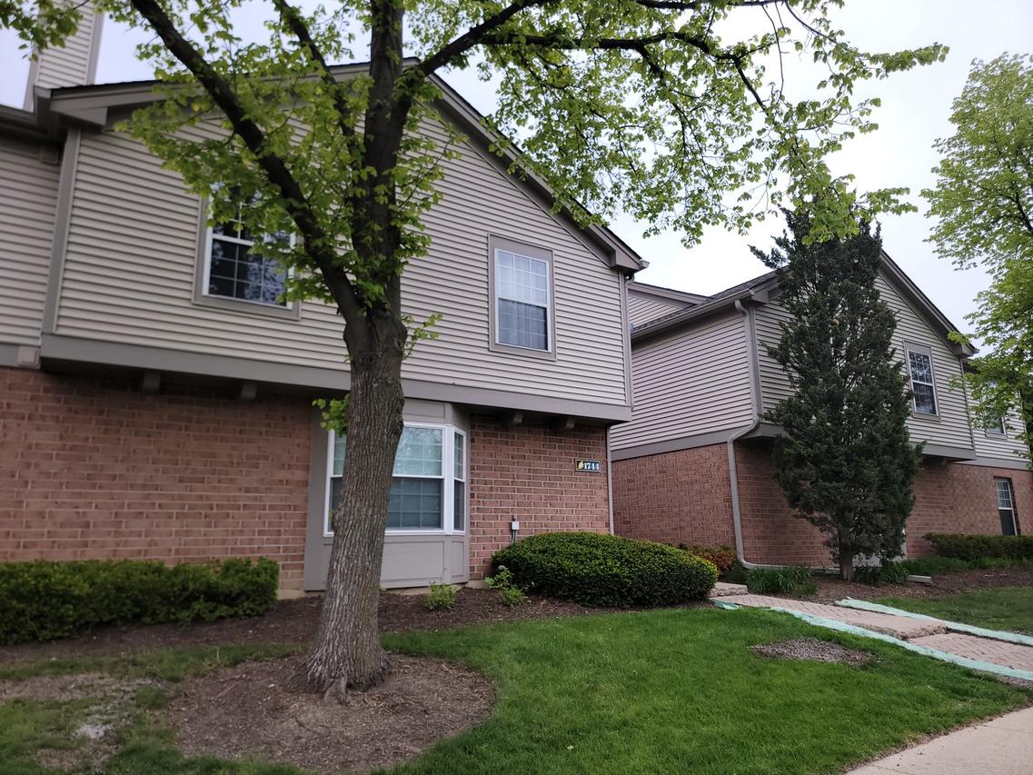 1744 Eastwood Ct. #1, Schaumburg, IL 60195