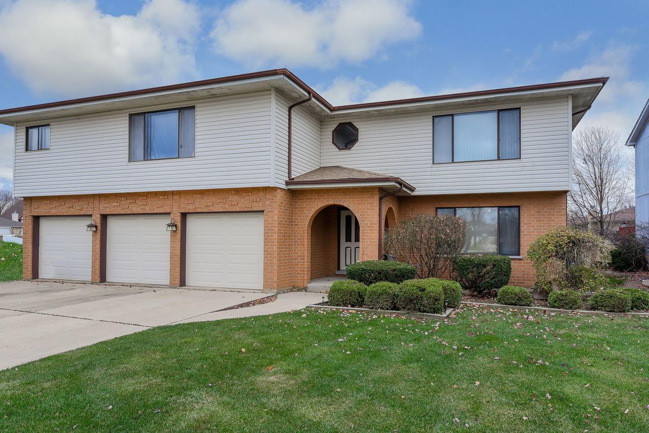 310 Starling Ct. #B, Bloomingdale, IL 60108