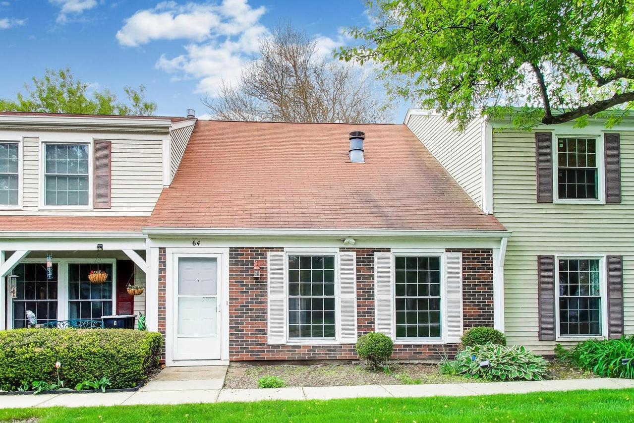 64 Bright Oaks Cir., Cary, IL 60013