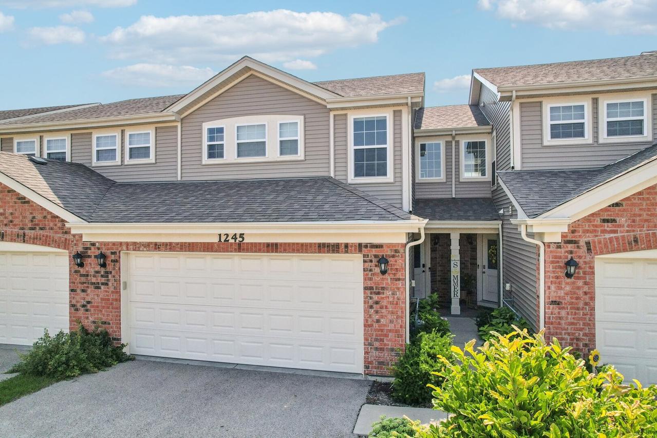 1245 Prairie View Pkwy., Cary, IL 60013