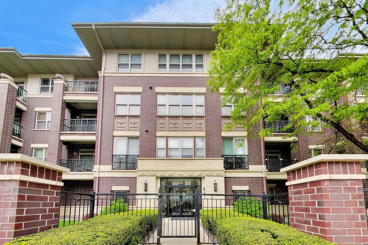 6436 Roosevelt Rd. #212, Oak Park, IL 60304