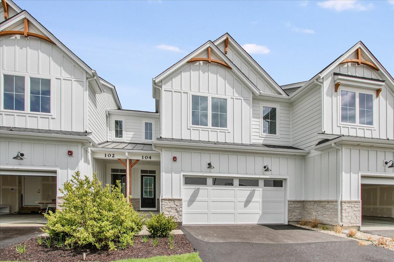 104 Sterling Dr., Lincolnshire, IL 60069