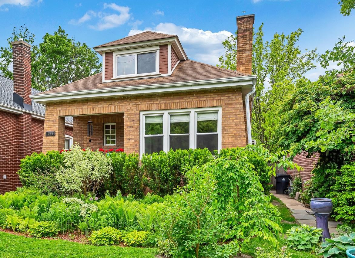 1806 Greenleaf St., Evanston, IL 60202