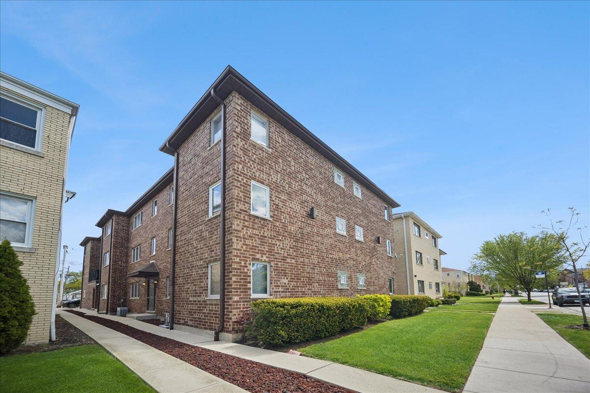 6625 N Northwest Hwy. #303, Chicago, IL 60631
