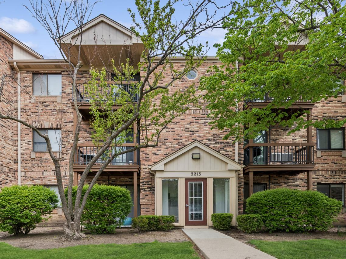 2213 Nichols Rd. #B, Arlington Heights, IL 60004