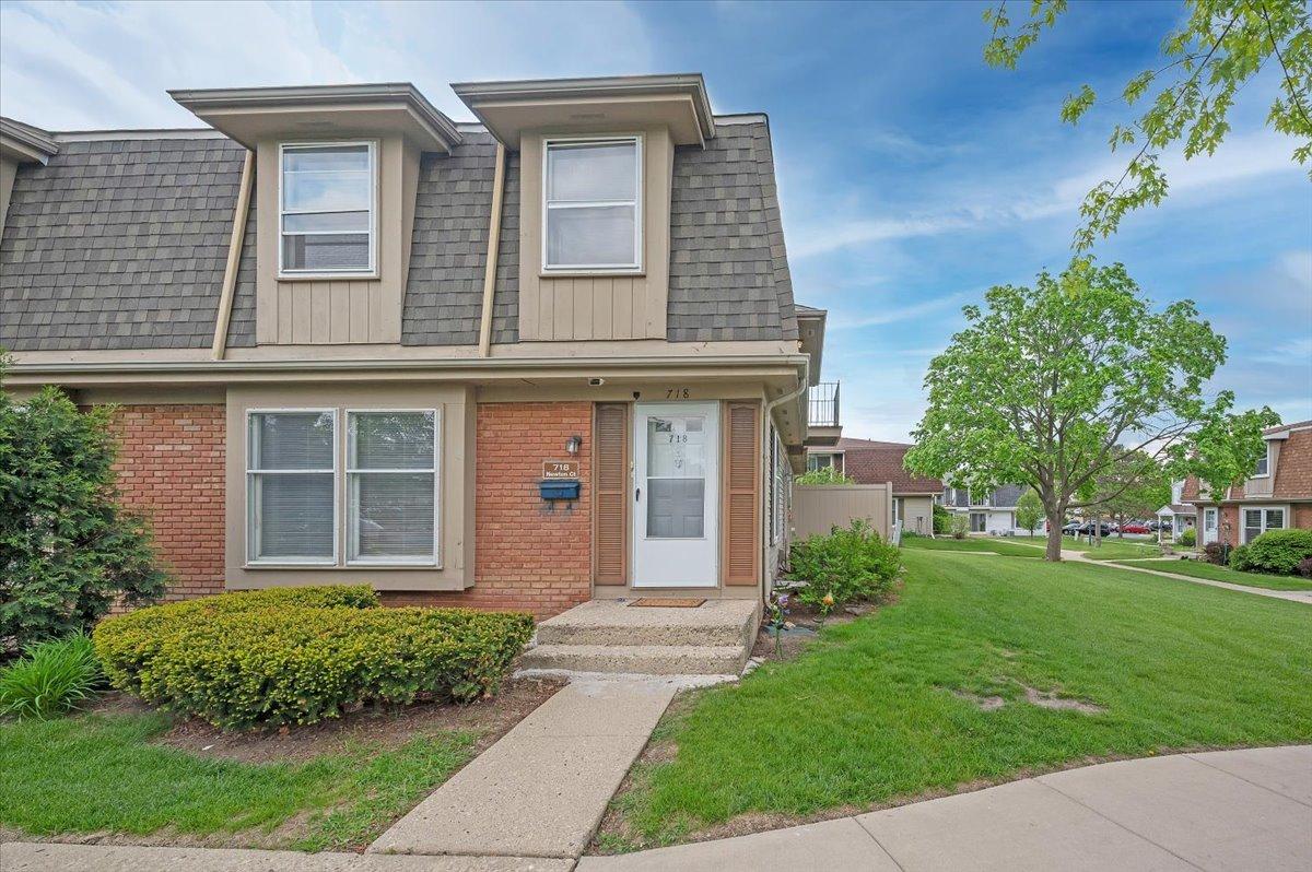 718 Newton Ct., Schaumburg, IL 60193