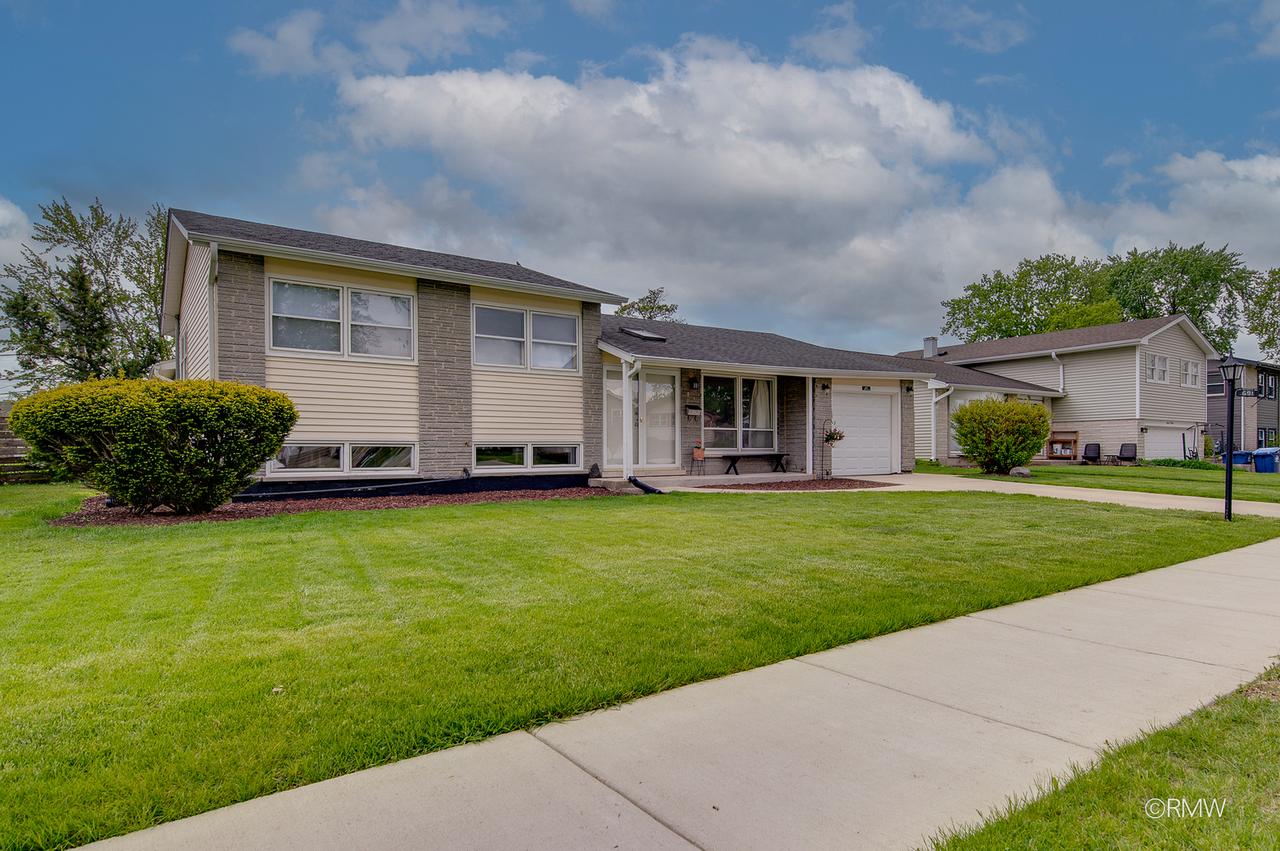 691 Westmere Rd., Des Plaines, IL 60016