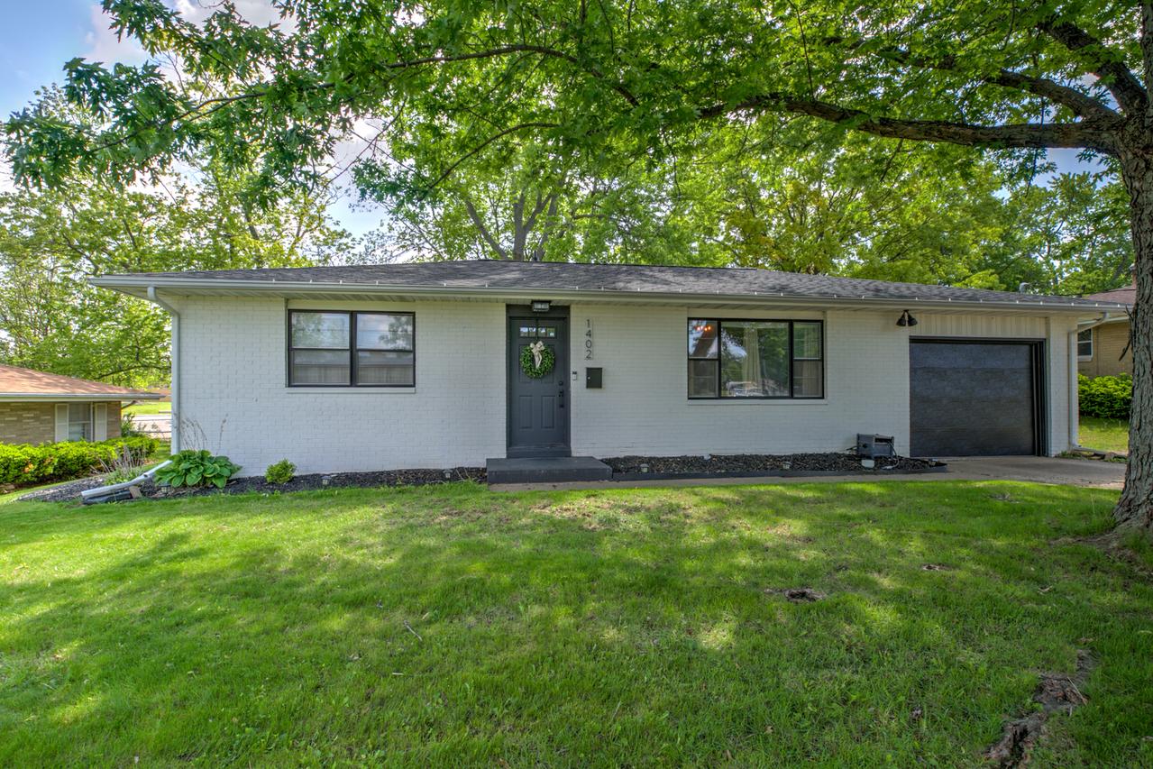 1402 Hilltop Dr., Pekin, IL 61554
