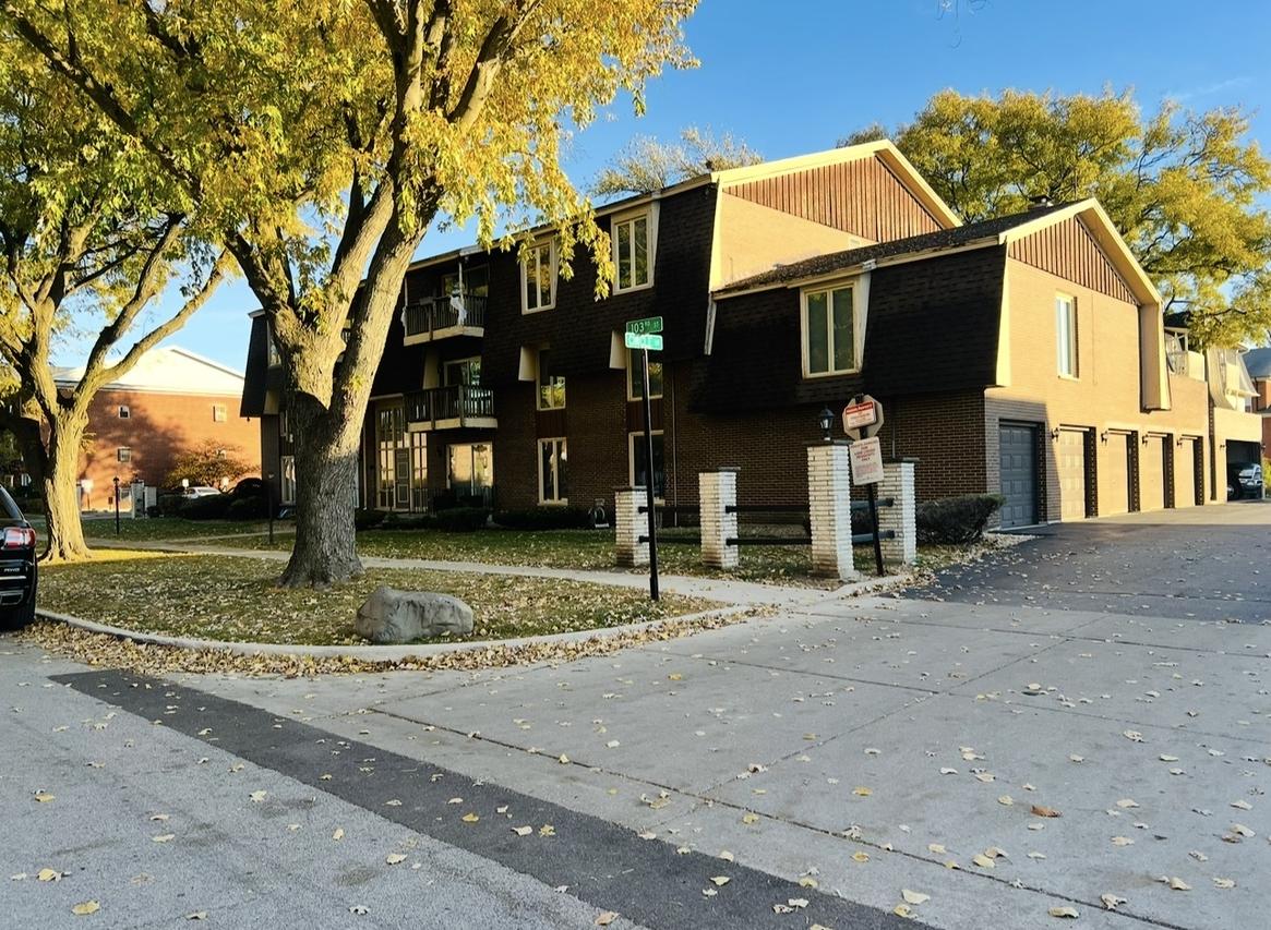 5721 W 103rd St. #203, Oak Lawn, IL 60453