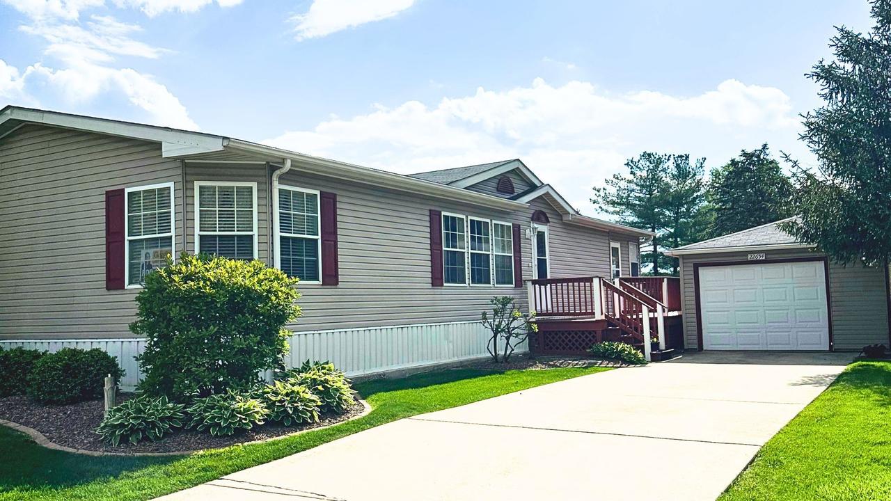 22654 Foxfire Dr., Frankfort, IL 60423