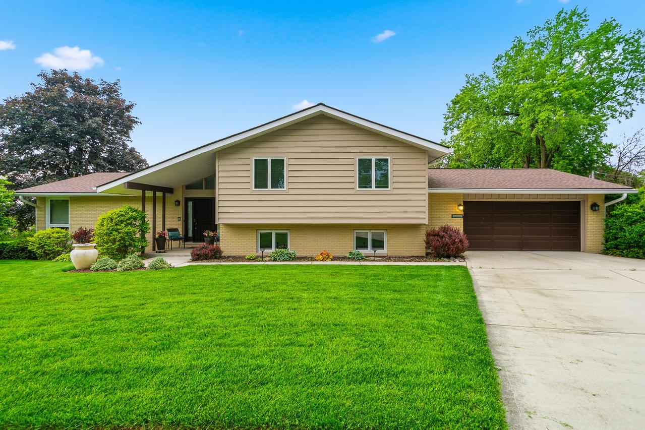 1107 Valley Ln., Lockport, IL 60441