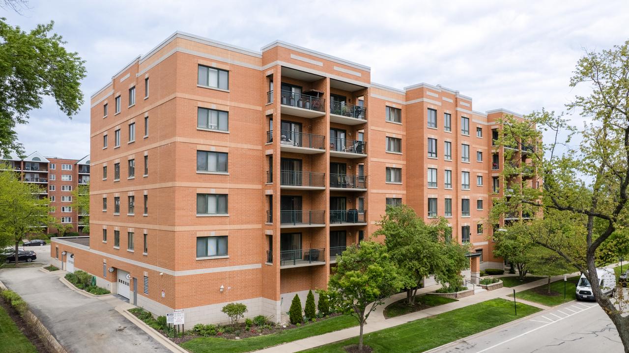 1636 Ashland Ave. #309, Des Plaines, IL 60016