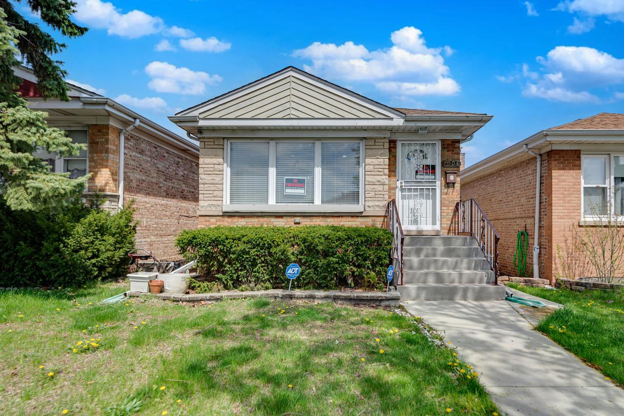 7004 W Foster Ave., Chicago, IL 60656