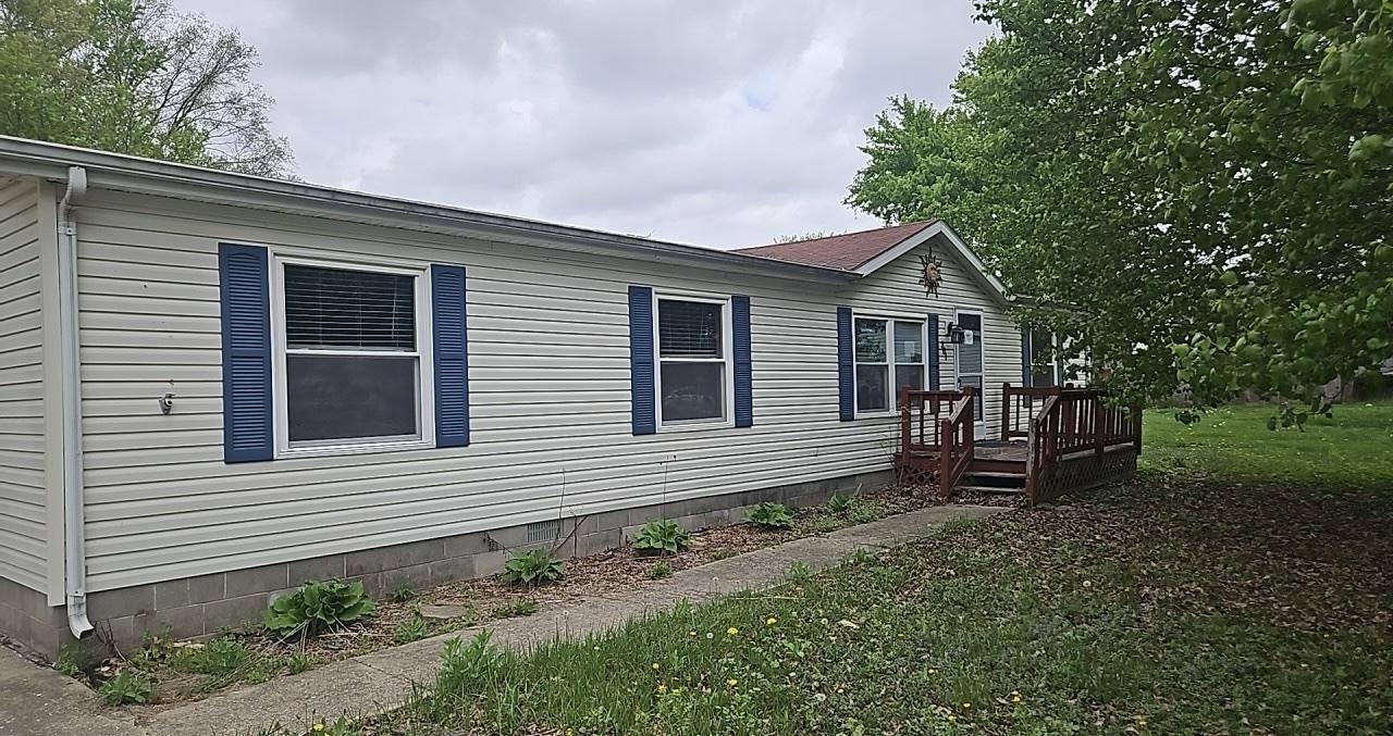 301 Illini Dr., Watson, IL 62473