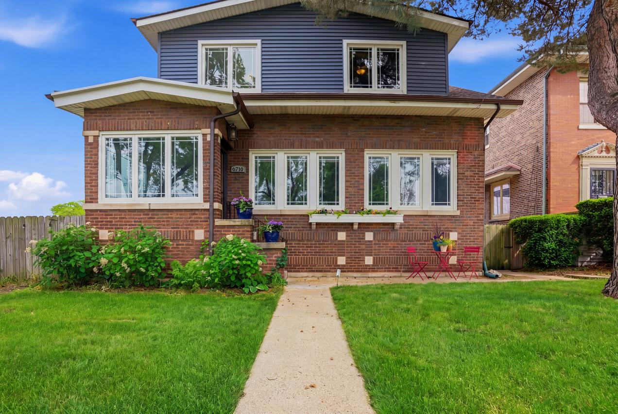 6710 Riverside Dr., Berwyn, IL 60402