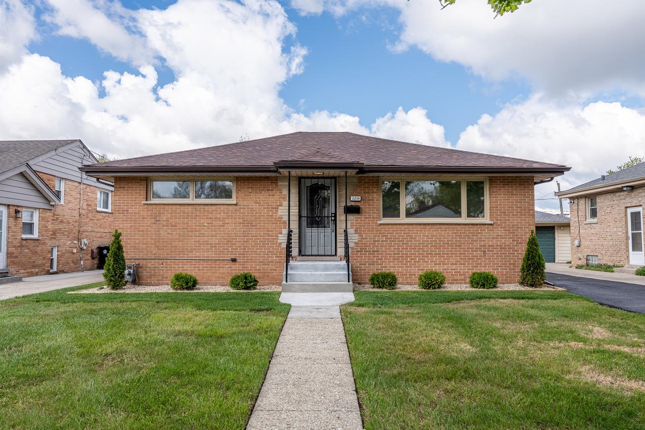 2234 S 18th Ave., Broadview, IL 60155