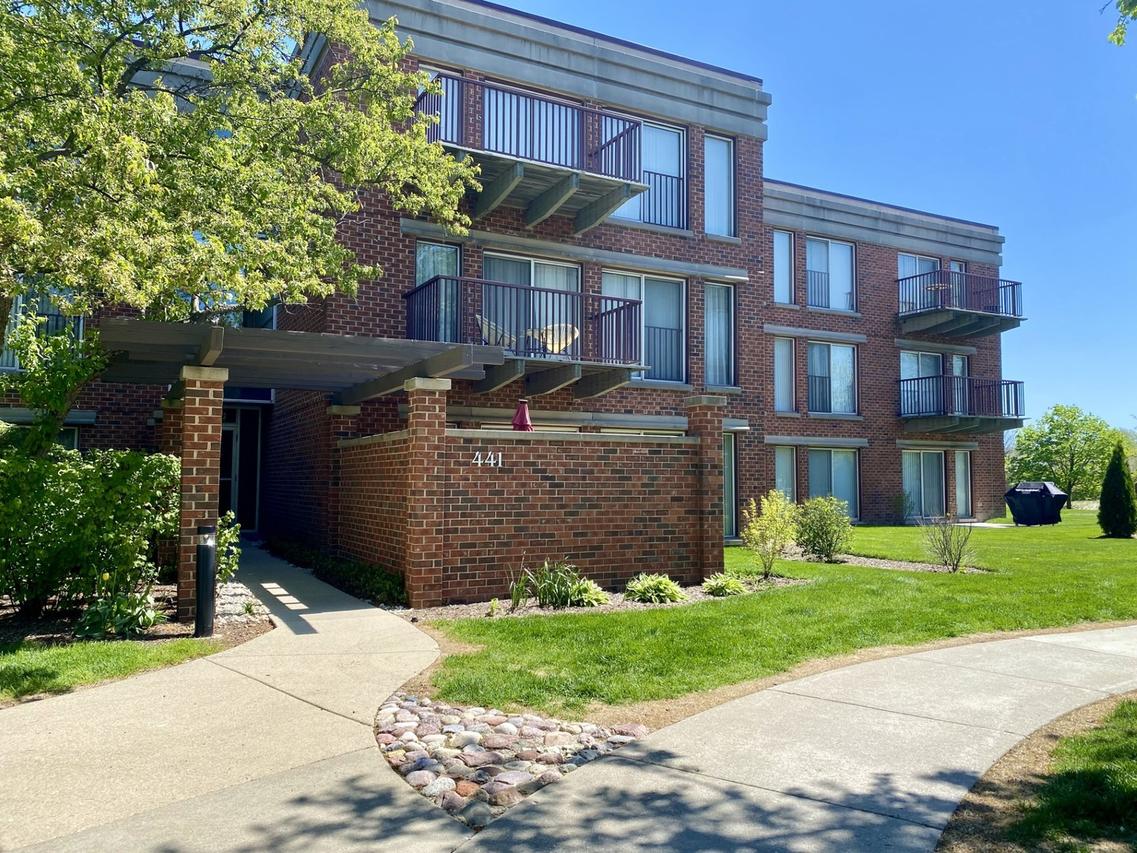 441 Kelburn Rd. #113, Deerfield, IL 60015