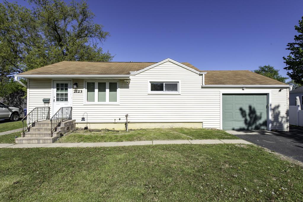 2123 N Mcaree Rd., Waukegan, IL 60087