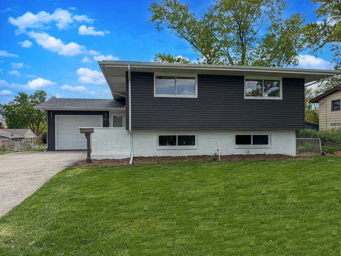 2541 75th St., Woodridge, IL 60517