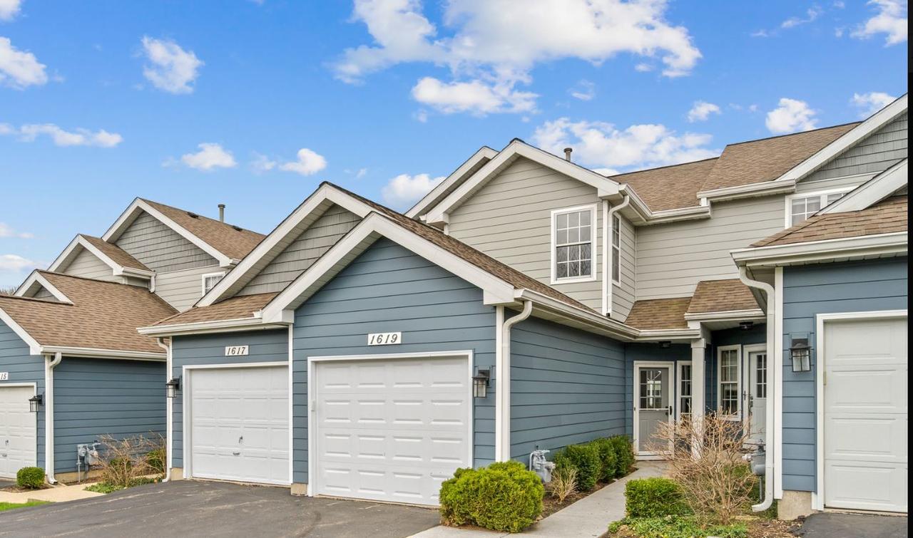 1619 Woodcrest Cir., Mundelein, IL 60060