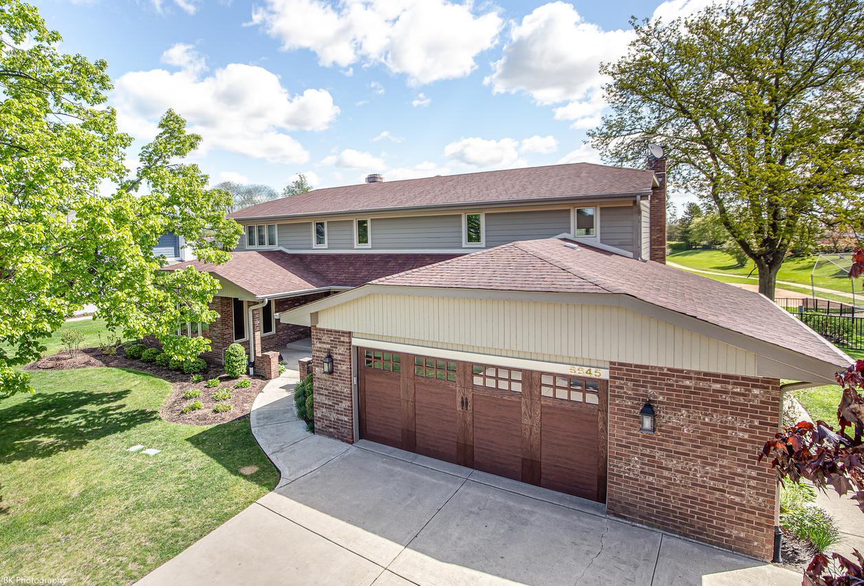 6645 Wedgewood Ln., Willowbrook, IL 60527