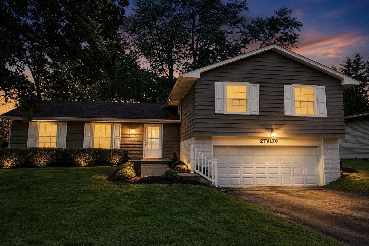 27W170 Fleming Dr., Winfield, IL 60190