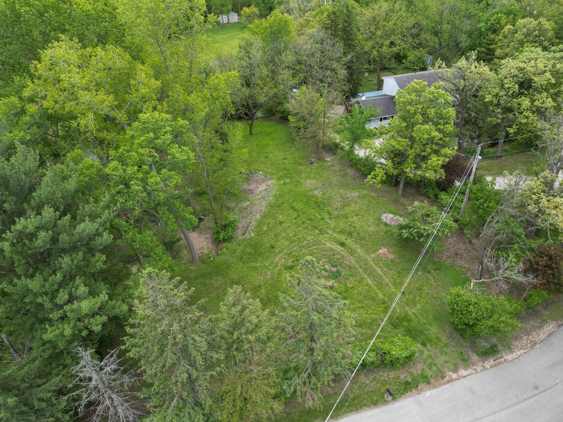 17 E Lyncliff Dr., Oswego, IL 60543