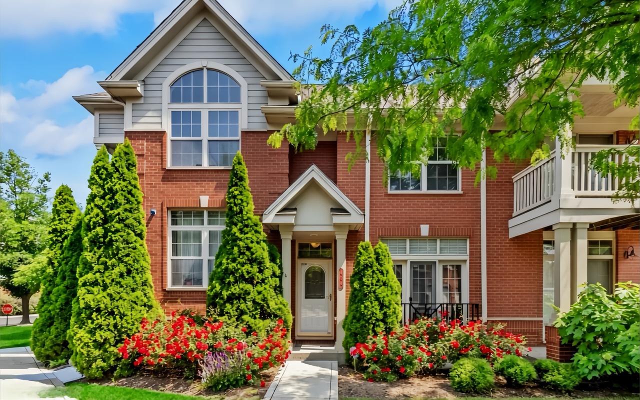404 Callie Ct. #1A, Morton Grove, IL 60053