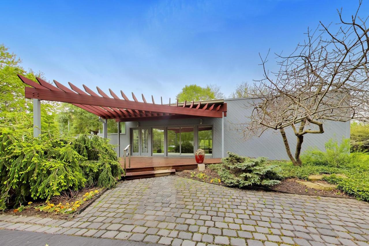 43 Overbrook Rd., South Barrington, IL 60010