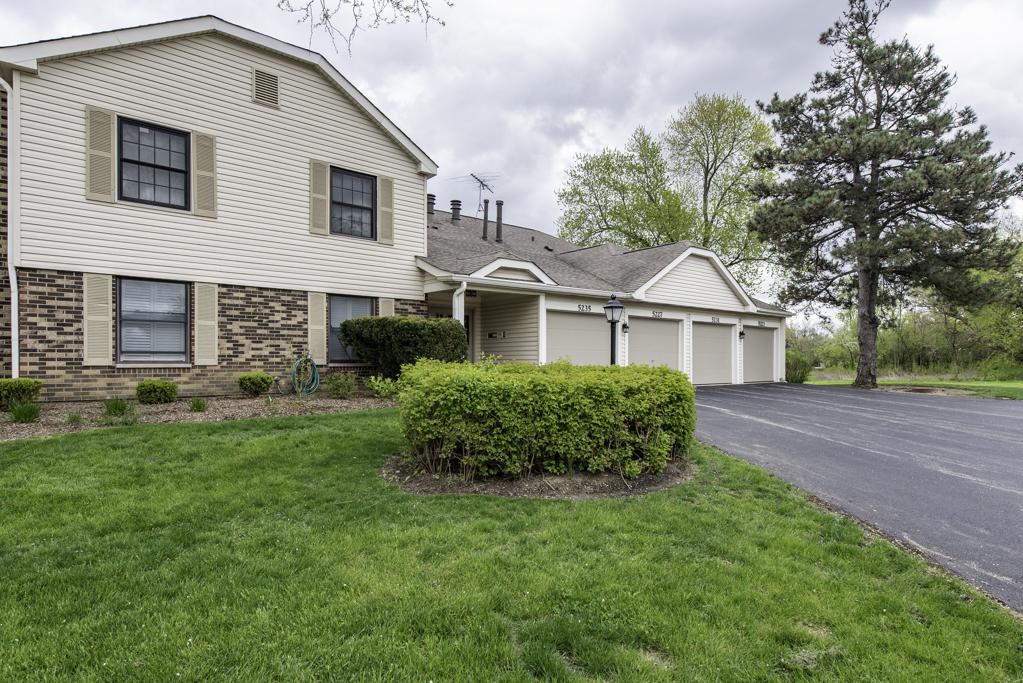 5227 Rockpointe Ct., Gurnee, IL 60031