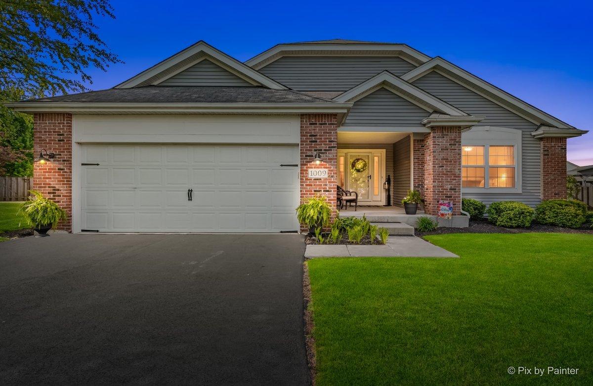 1009 Birchwood Dr., Pingree Grove, IL 60140