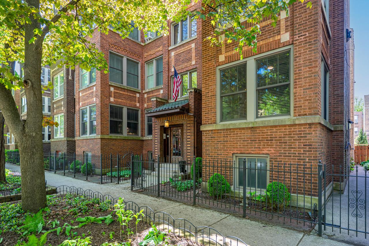 1433 W Rosemont Ave. #3W, Chicago, IL 60660