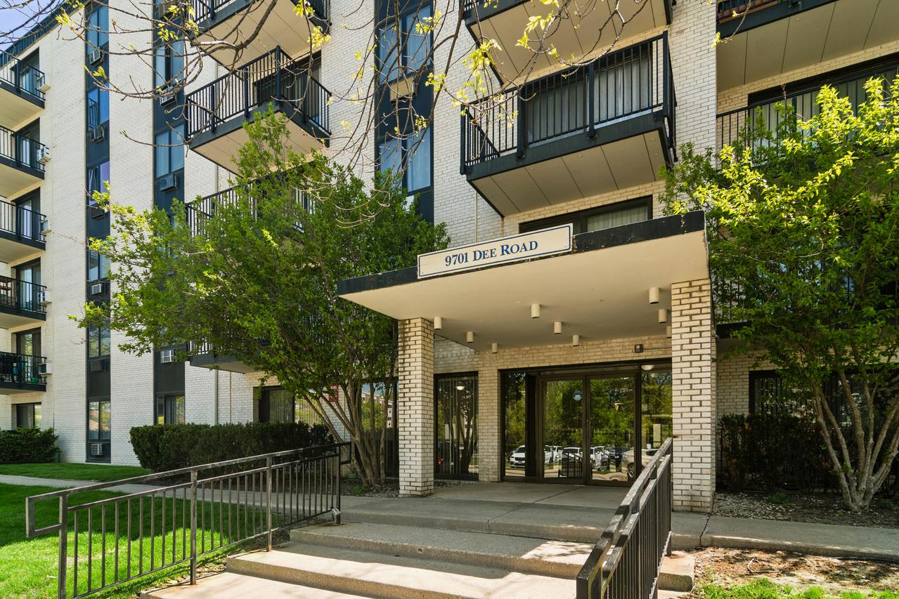 9701 N Dee Rd. #6N, Niles, IL 60714