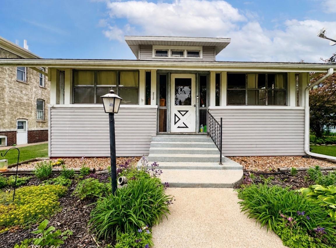 212 Tinley Ave., Depue, IL 61322