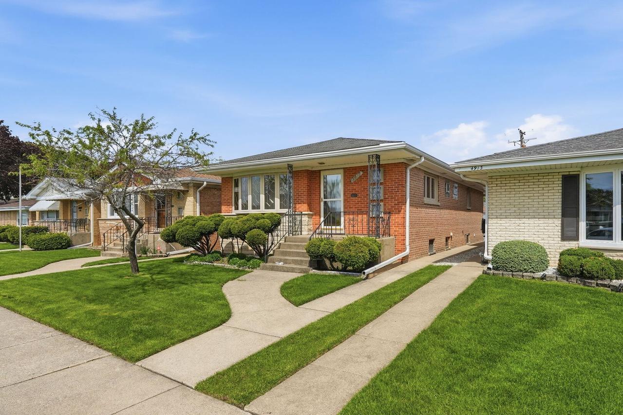 4917 N Oriole Ave., Harwood Heights, IL 60706