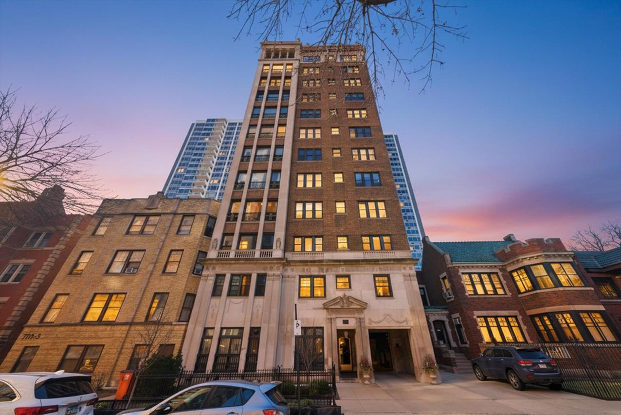 707 W Junior Ter. #3S, Chicago, IL 60613