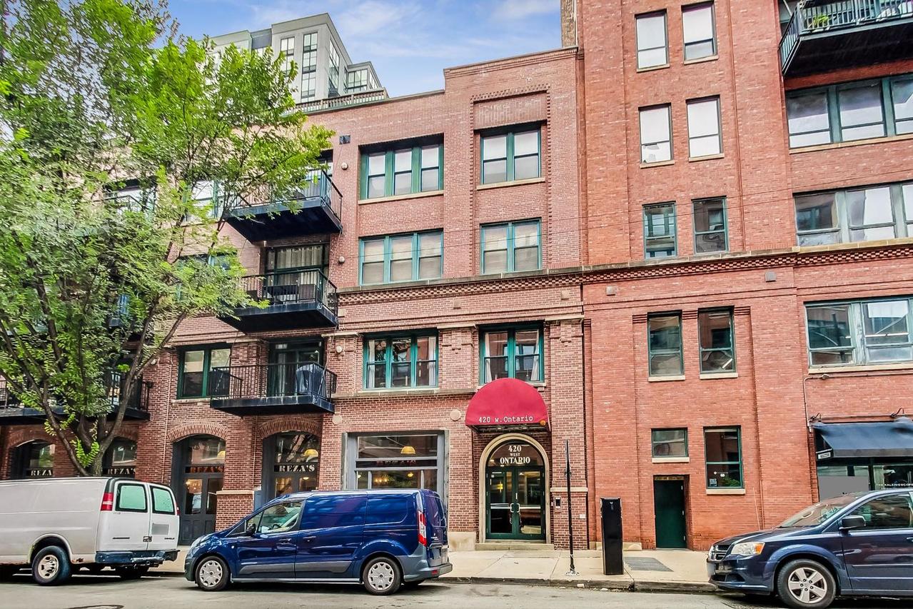 420 W Ontario St. #209, Chicago, IL 60654