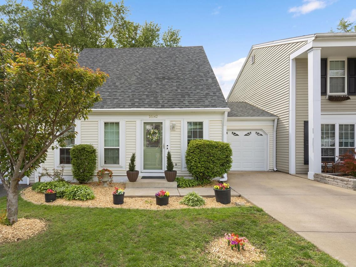 3S142 Birchwood Dr., Warrenville, IL 60555
