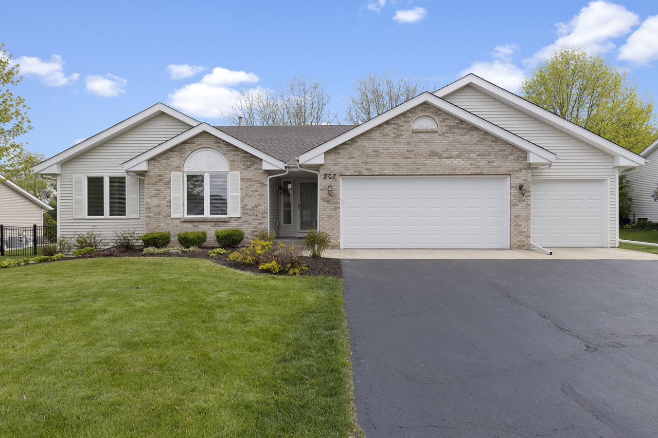 207 Sherman Ln., Poplar Grove, IL 61065
