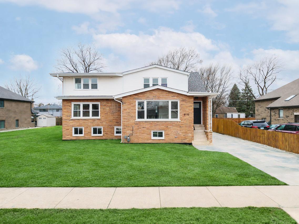 8110 Lockwood Ave., Burbank, IL 60459