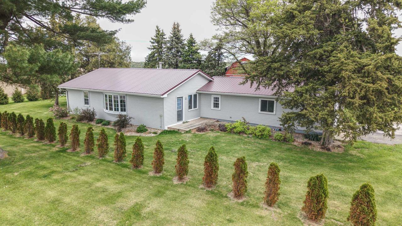 9896 Lincoln Rd., Morrison, IL 61270