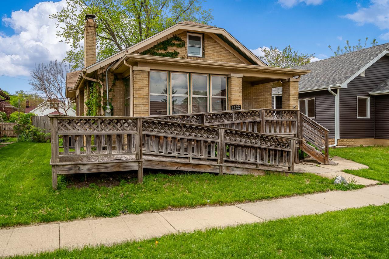 1422 North Ave., Rockford, IL 61103