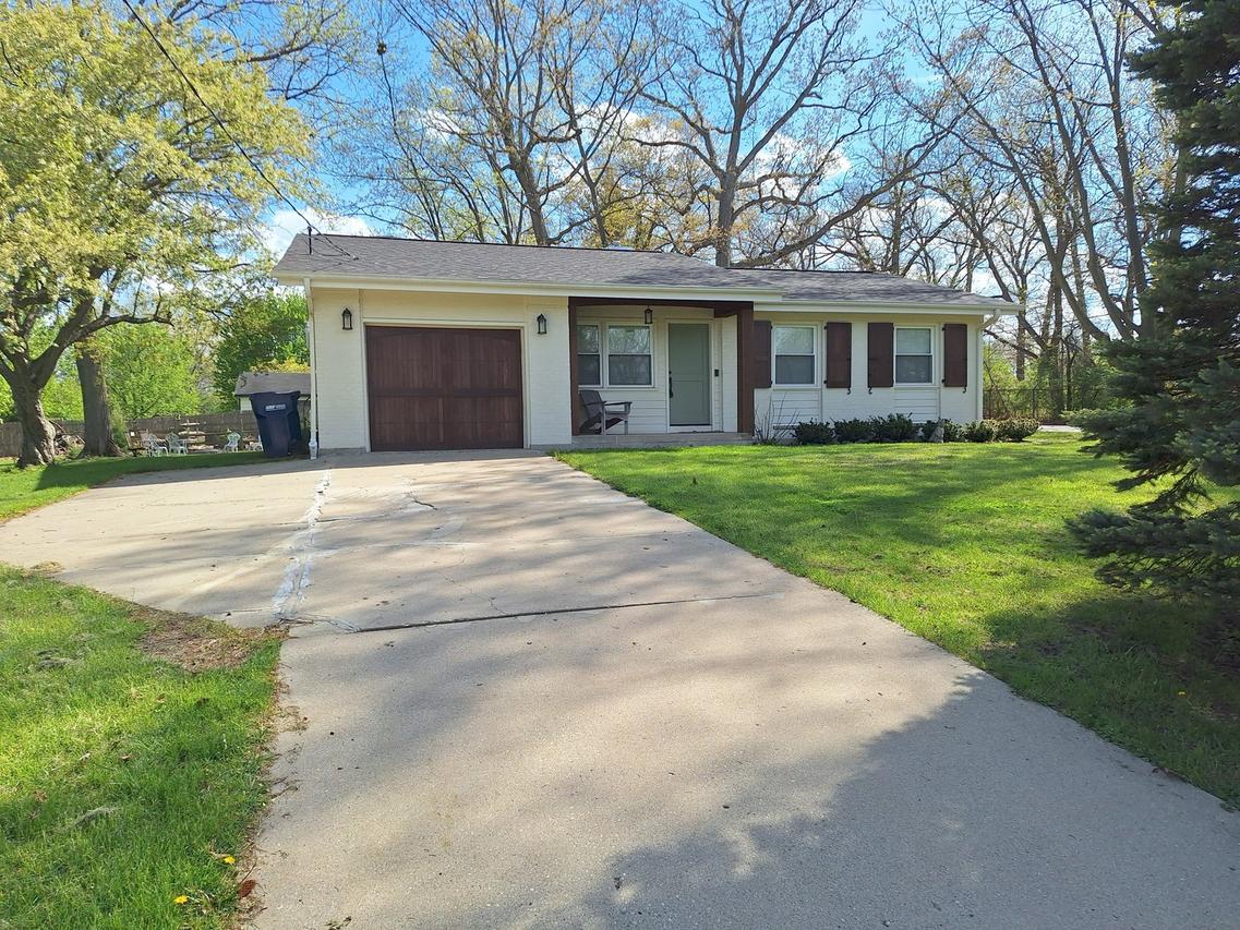 227 Juneway Ter., Lake Bluff, IL 60044
