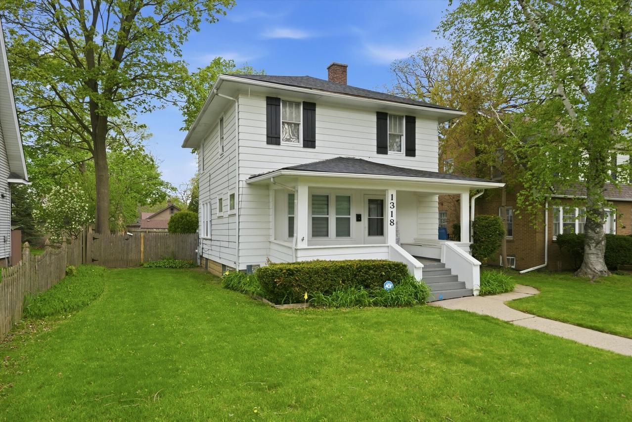 1318 N Jackson St., Waukegan, IL 60085
