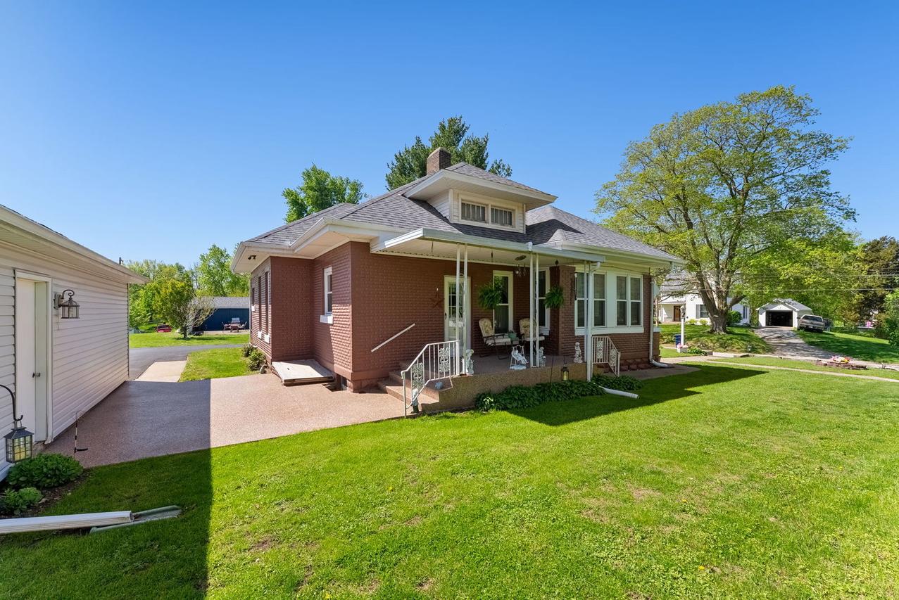 504 SE 4th Ave., Aledo, IL 61231